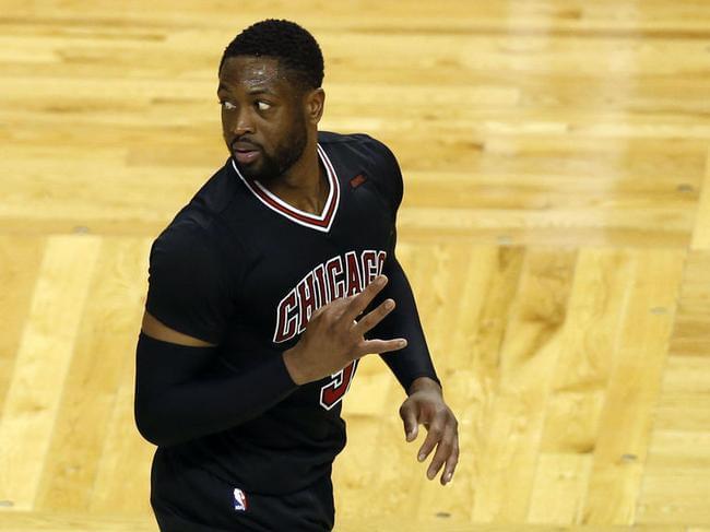 从手足无措到游刃有余，齐达内在公园学着踢毽子（齐达内公园练踢毽：从小白到高手的进阶）