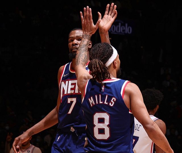 赵睿缺席首秀，北京首钢四战三败提前出局（赵睿首秀未出战，北京首钢四场仅一胜提前淘汰）