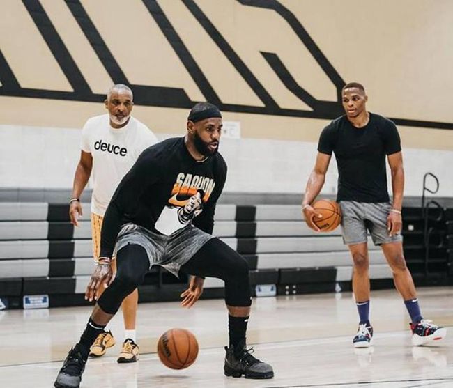 青训球员获得首发机会，表现不俗（青训小将首发登场，发挥亮眼）