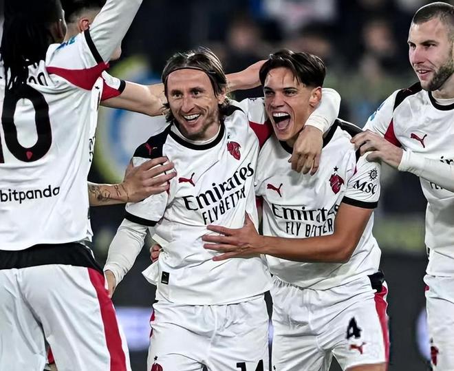 外媒：马赛和国米争18岁中卫布拉尼米尔，哈伊杜克要价600万欧（哈伊杜克为18岁中卫布拉尼米尔标价600万欧，马赛与国米展开争夺）