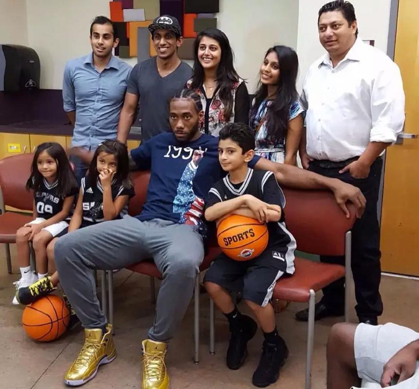 西装暴徒伦纳德受伤缺阵8场！快船总裁曝：没外界想的那么简单（伦纳德因伤连缺8场，快船总裁：情况没外界想得那么简单）