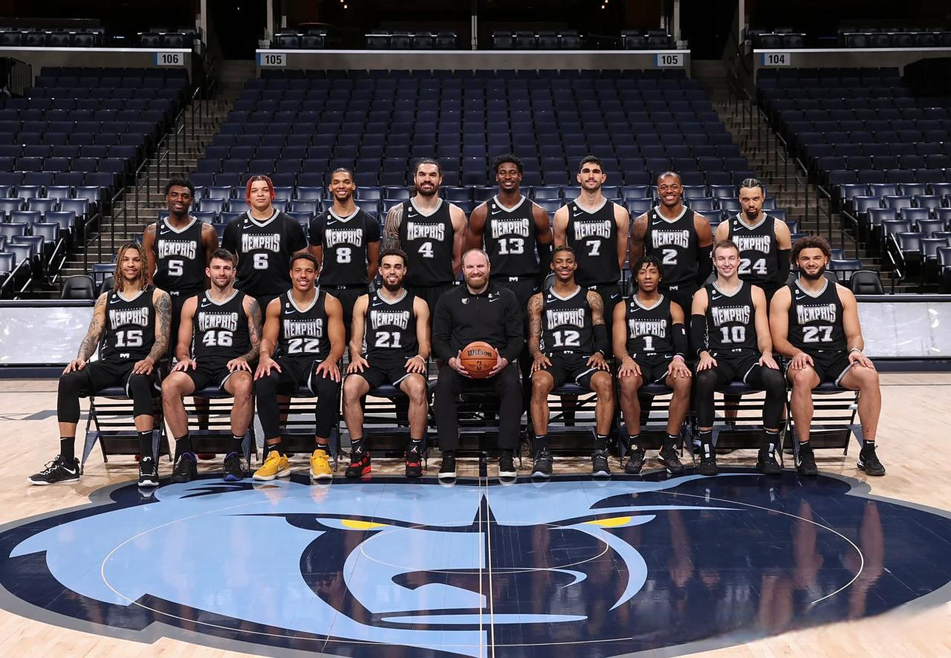 苏亚雷斯名场面，举报门将手球！（苏亚雷斯经典瞬间：当场示意门将手球）