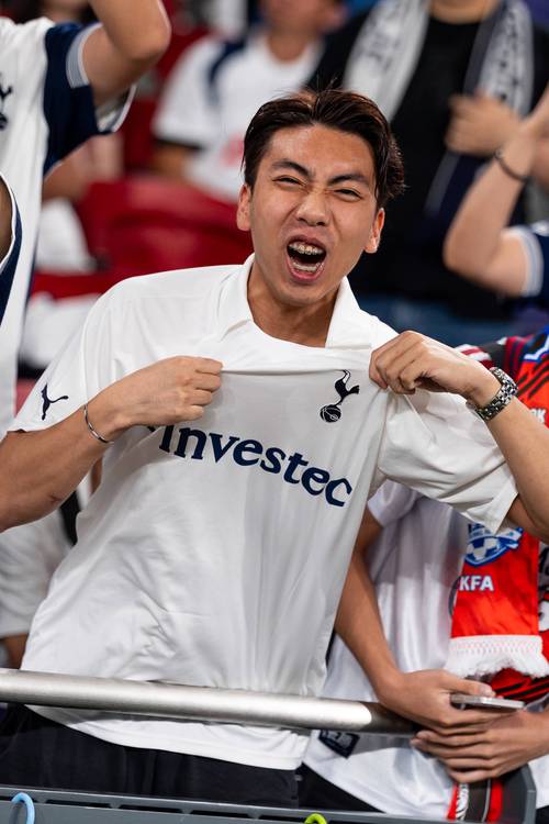 融于池畔，简于形制；瑞典高尔夫球场度假木屋设计（依水相融，形制极简：瑞典高尔夫球场度假木屋设计）