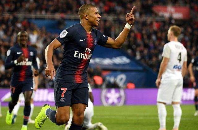 英媒：拜仁、尤文和巴黎有意免签科纳特，球员对各种选择持开放态度（英媒：拜仁、尤文与巴黎盯上科纳特免签，球员对去向持开放态度）